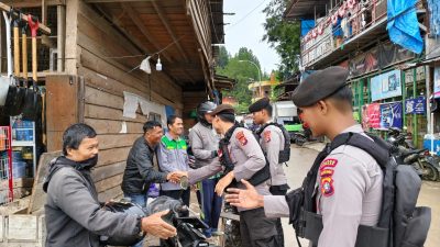 Personel Sat Samapta Polres Mamasa Gelar Patroli Jalan Kaki, Ciptakan Rasa Aman di Tengah Masyarakat